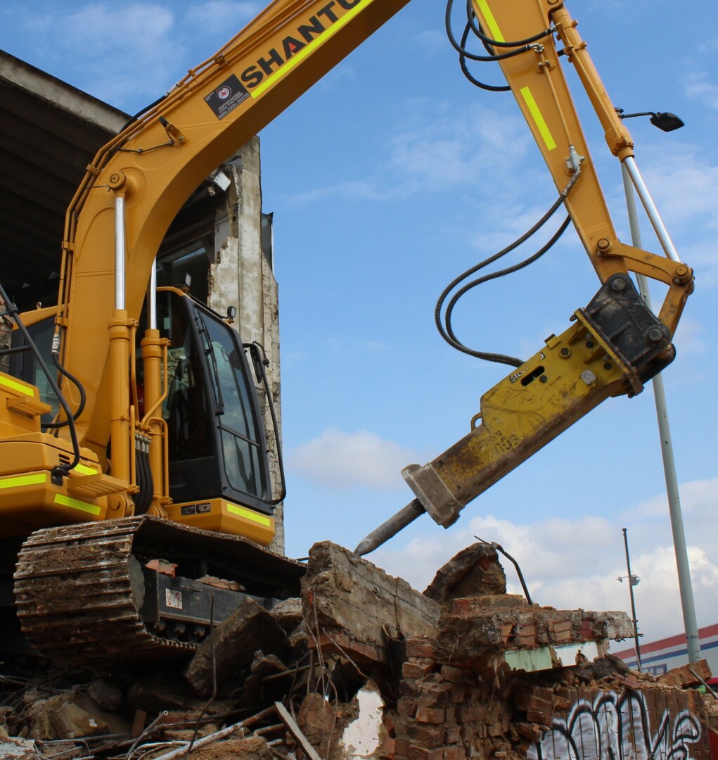 Cómo NO debería usar un martillo hidráulico: errores que reducen su vida útil