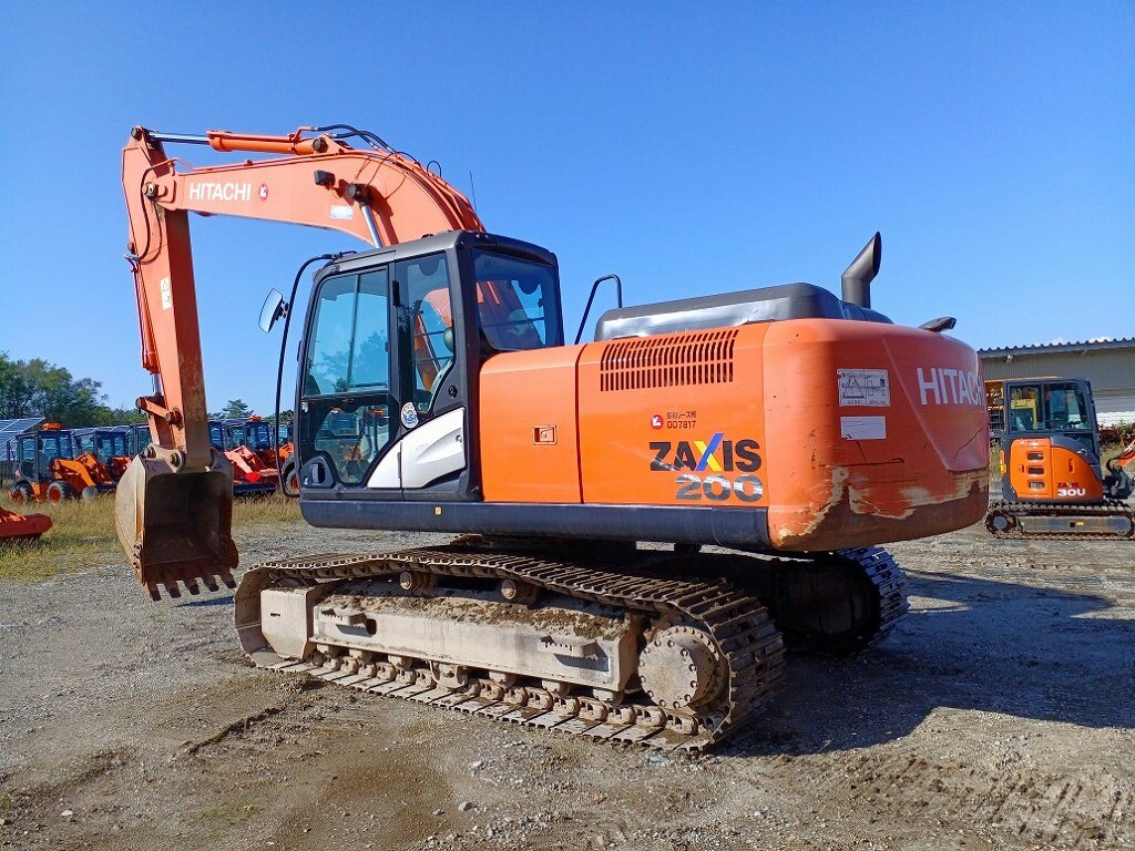 EXCAVADORA ZX200-6