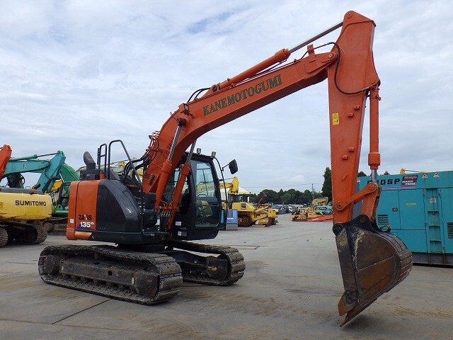 EXCAVADORA ZX135US-6 Usada