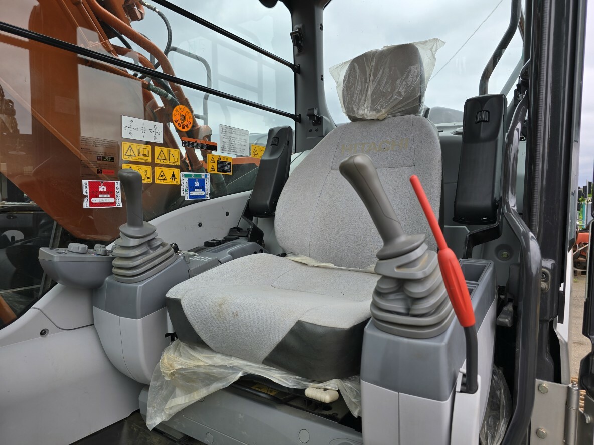 EXCAVADORA HITACHI ZX200LC-6 USADA