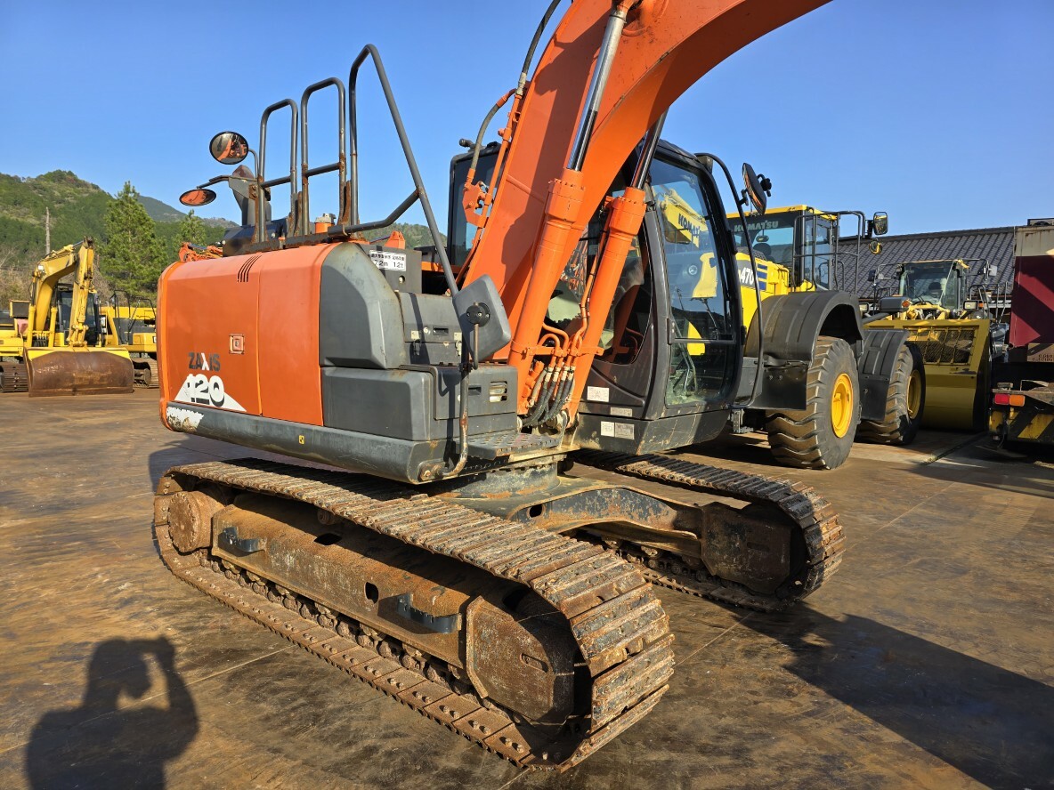 EXCAVADORA HITACHI ZX120-6 USADA