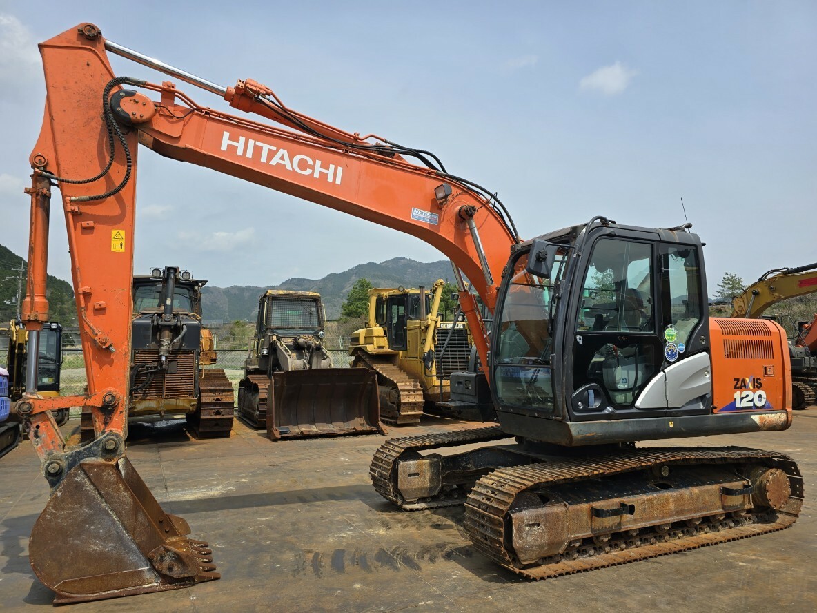 EXCAVADORA HITACHI ZX120-6 USADA