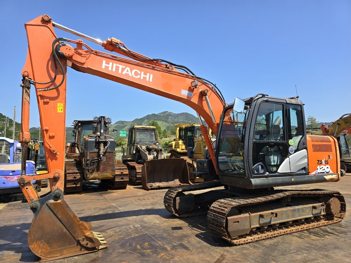 EXCAVADORA HITACHI ZX120-6 USADA