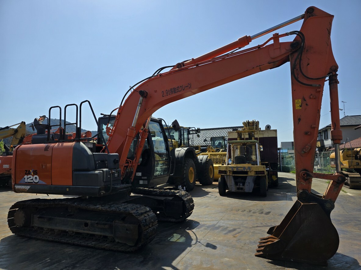 EXCAVADORA HITACHI ZX120-6 USADA