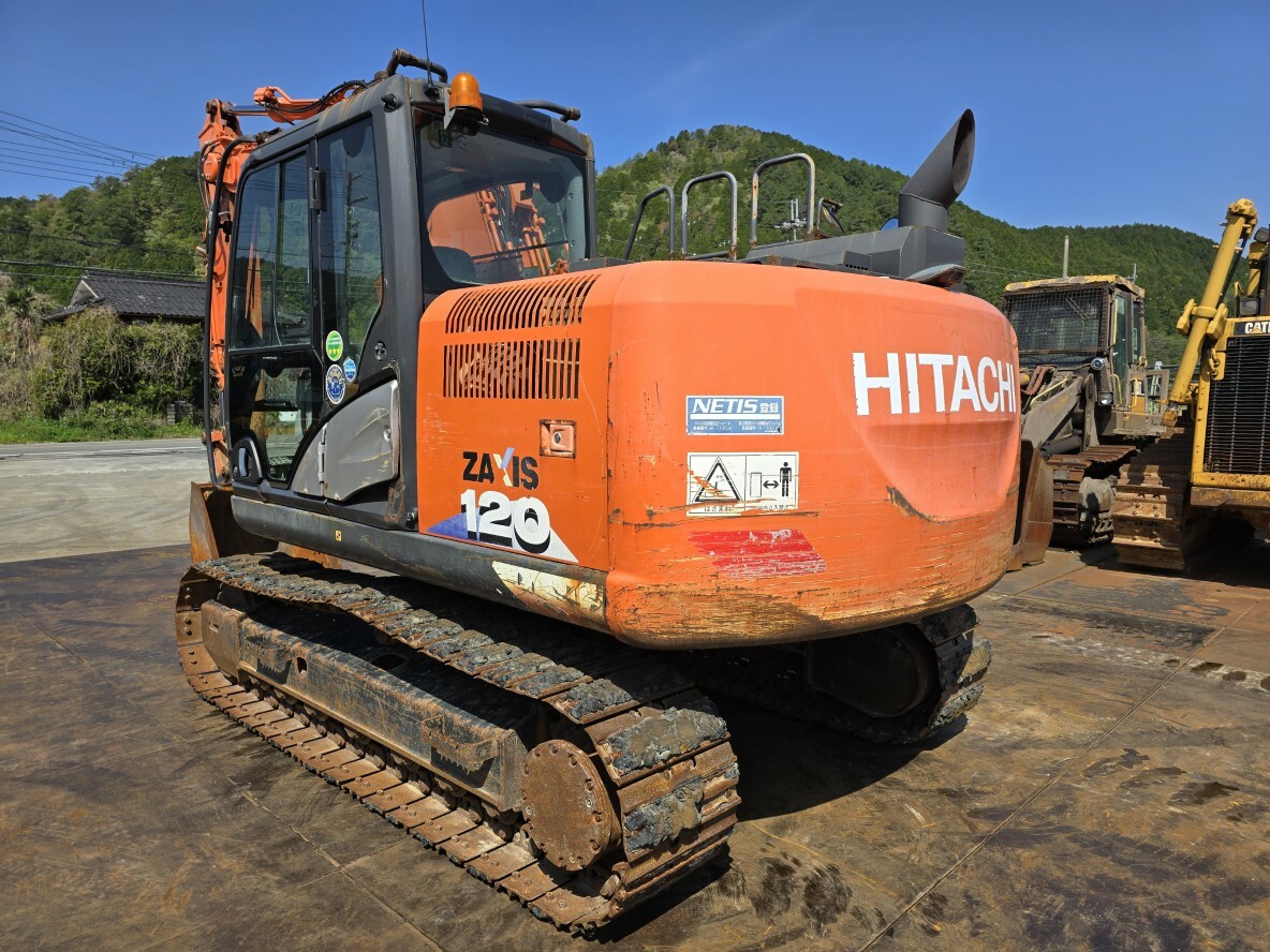 EXCAVADORA HITACHI ZX120-6 USADA