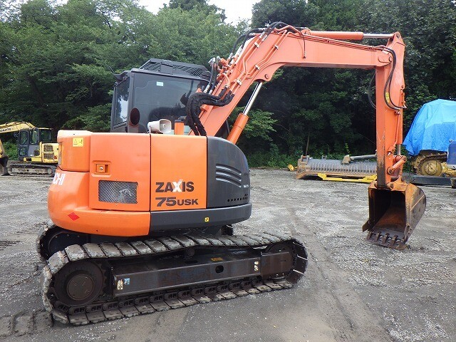 EXCAVADORA HITACHI ZX75USK-5B USADA