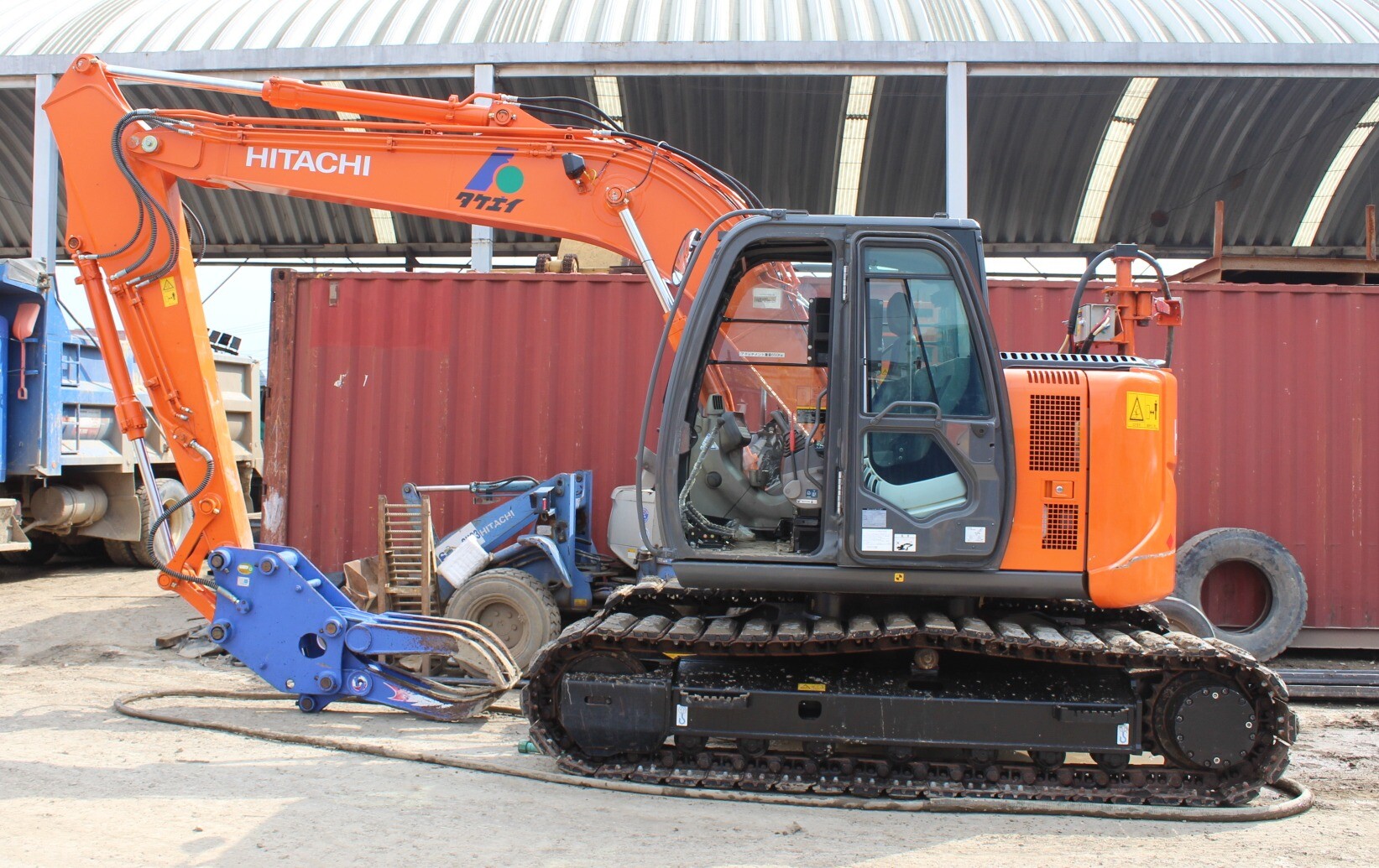 EXCAVADORA HITACHI ZX135USE-3