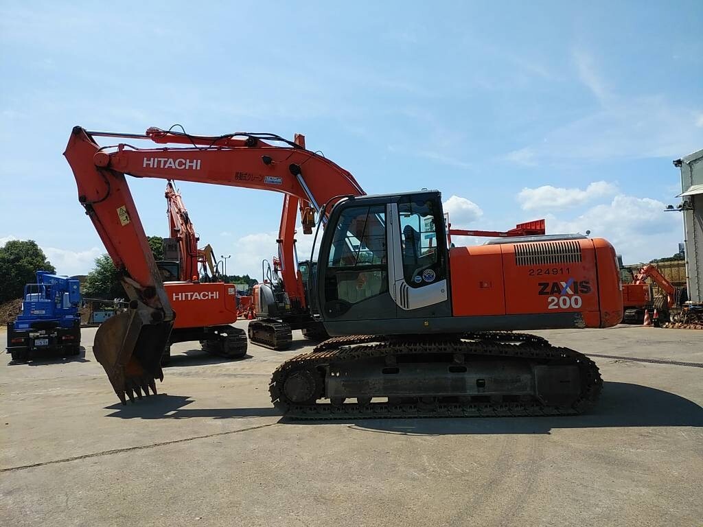 EXCAVADORA HITACHI ZX200-3