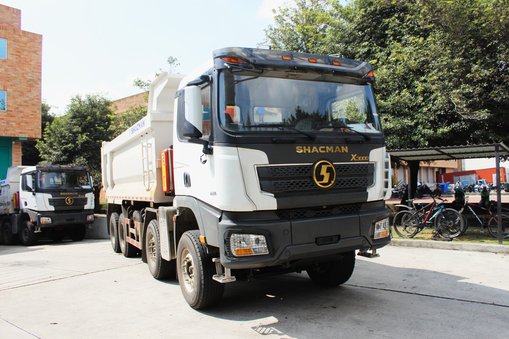 VOLQUETAS SHACMAN DISPONIBLES PARA ENTREGA INMEDIATA