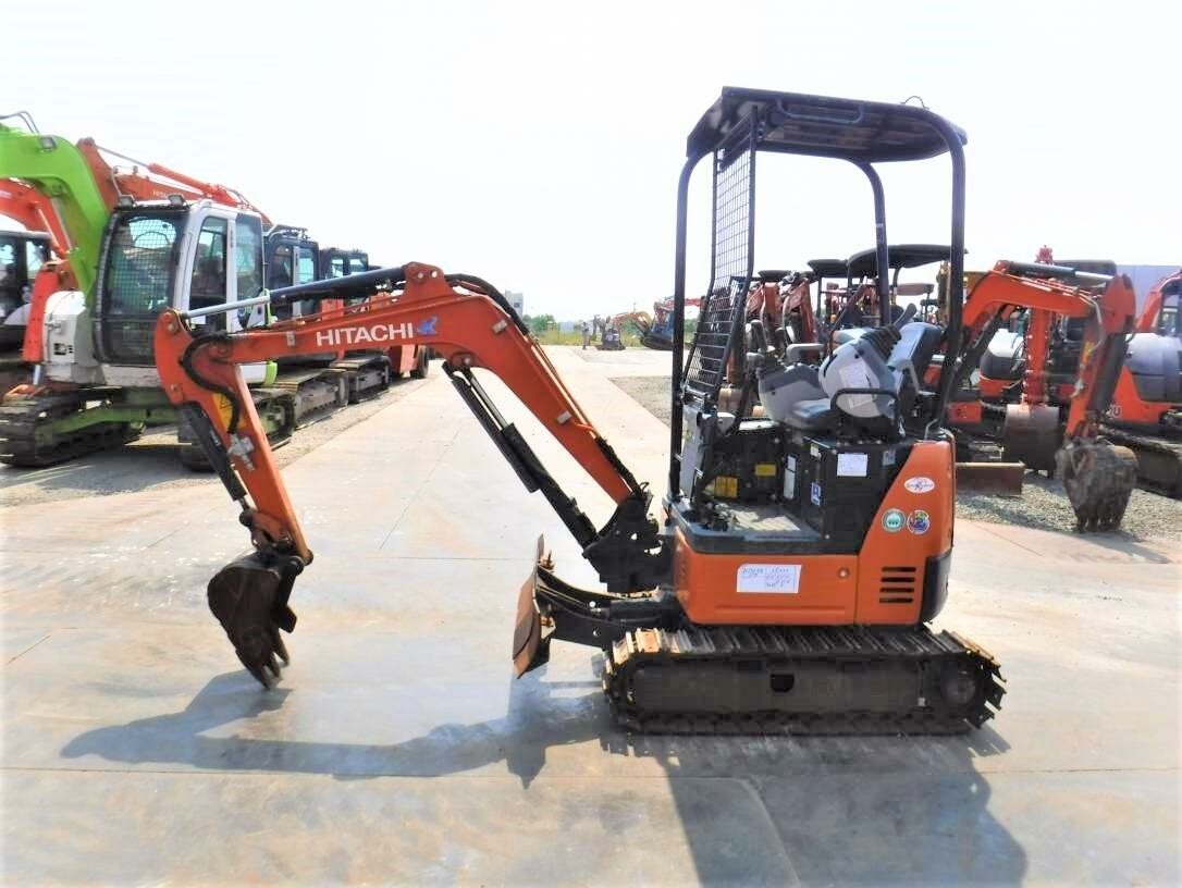 MINI EXCAVADORA HITACHI ZX17U-5A USADA