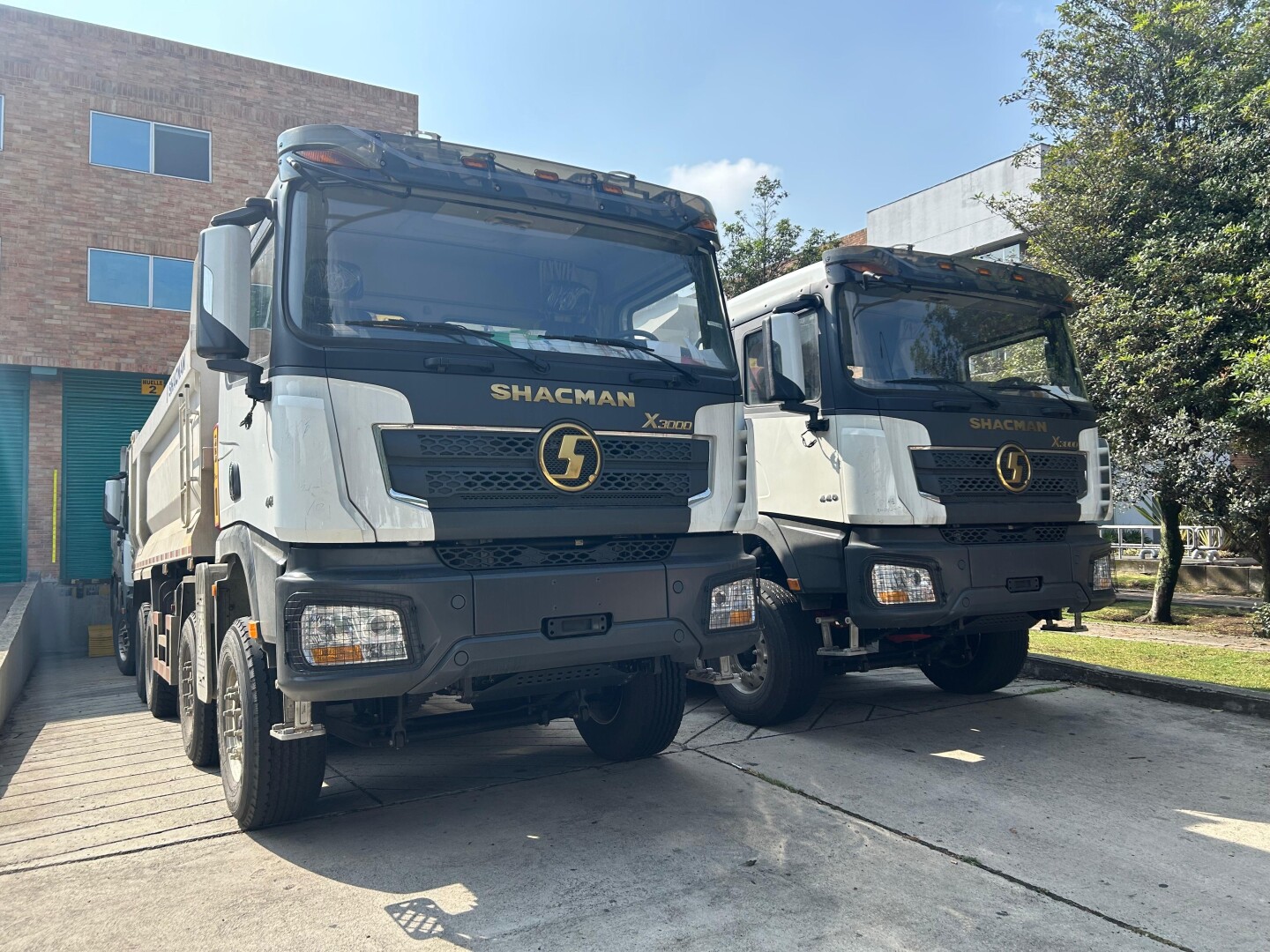 VOLQUETA SHACMAN 8X4